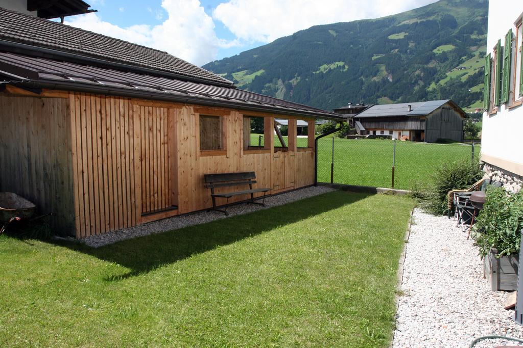 Zillertal Apartments Zell am Ziller Szoba fotó